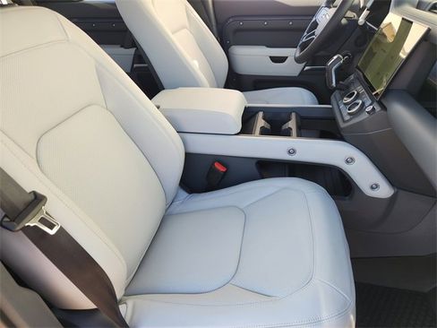 New 2026 Land Rover Defender 110 X-Dynamic SE image 10