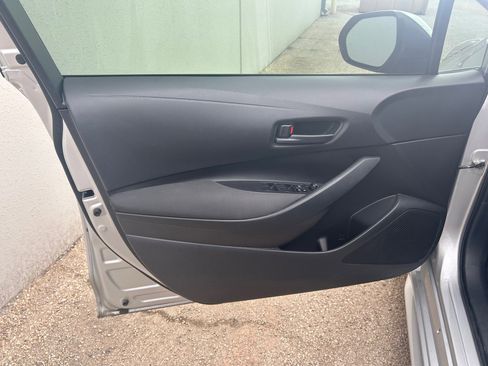 Used 2025 Toyota Corolla LE FWD image 18