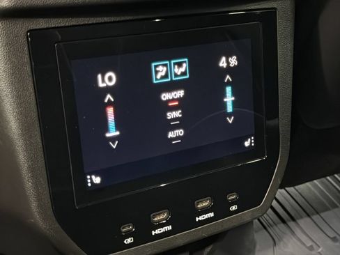 Used 2025 GMC Yukon XL AT4 Ultimate AWD/4WD image 21