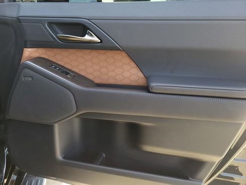 Used 2025 Lexus GX 550 w/ Accessory Package (2T) image 6