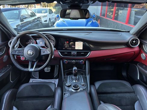 Used 2019 Alfa Romeo Giulia Quadrifoglio w/ Driver Assist Dynamic Package image 9