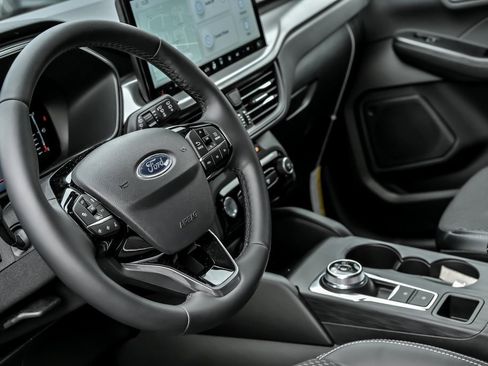 Used 2024 Ford Escape SE image 18