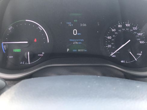 Used 2022 Toyota Sienna XLE FWD image 2