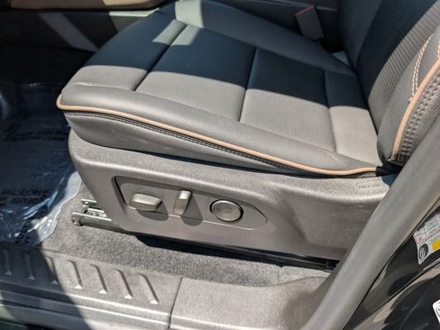 Certified 2025 GMC Canyon Denali AWD/4WD image 20