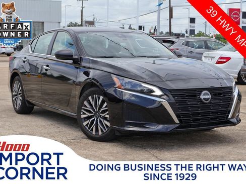 Used 2025 Nissan Altima 2.5 SV FWD image 1