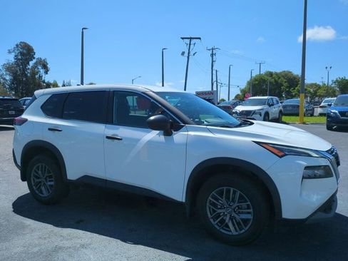 Used 2023 Nissan Rogue S FWD image 2
