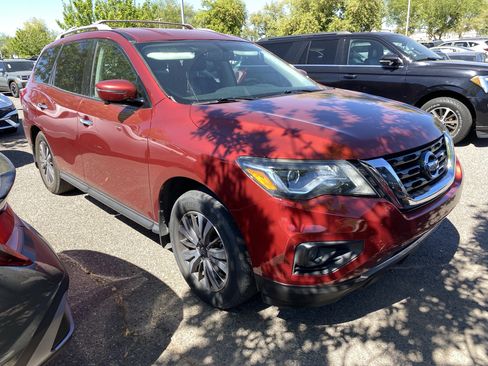 Used 2017 Nissan Pathfinder SL image 5