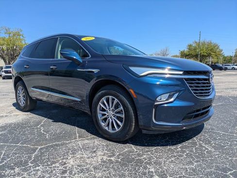 Used 2023 Buick Enclave Essence FWD image 2