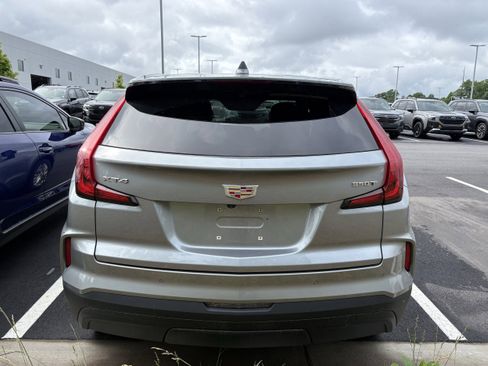Used 2024 Cadillac XT4 Luxury w/ Cold Weather Package FWD image 5