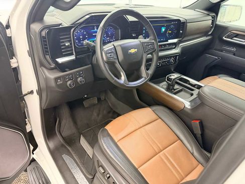 Used 2023 Chevrolet Silverado 1500 High Country image 2