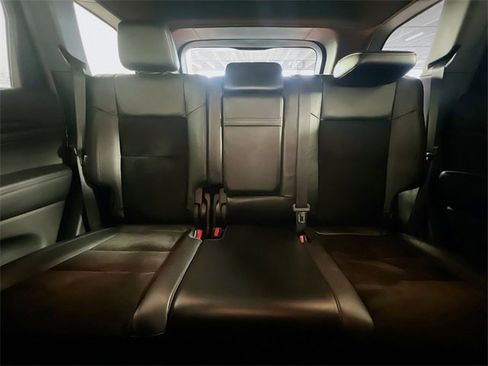 Used 2017 Jeep Grand Cherokee Altitude image 25