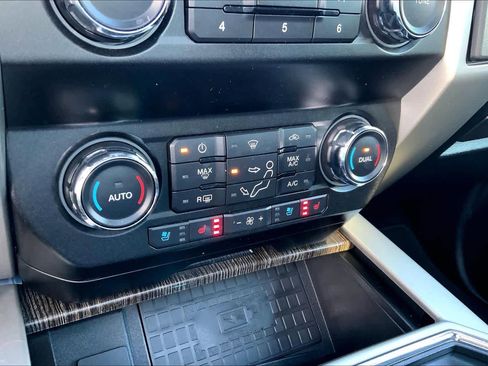 Used 2020 Ford F250 Lariat w/ Lariat Ultimate Package image 30