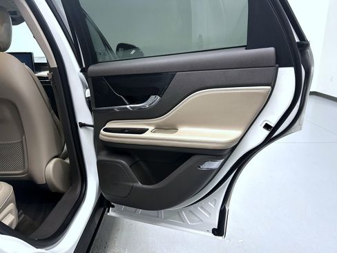 Used 2023 Lincoln Corsair AWD image 17