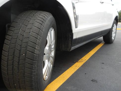 Used 2013 Cadillac SRX Luxury FWD image 17