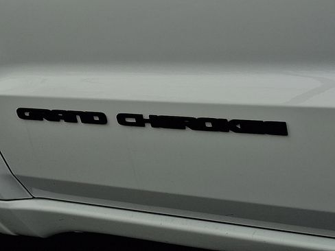 Used 2021 Jeep Grand Cherokee Laredo X image 32