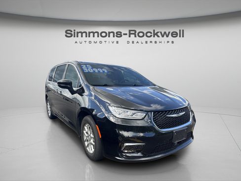 Used 2025 Chrysler Pacifica Select FWD image 5