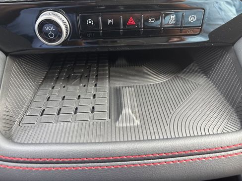 Used 2025 Ford Explorer ST image 34