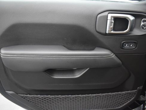 Used 2023 Jeep Gladiator Rubicon w/ Cold Weather Group image 11