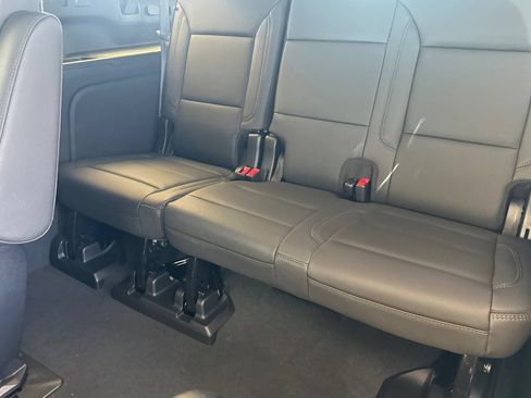 New 2026 Chevrolet Suburban High Country AWD/4WD image 17