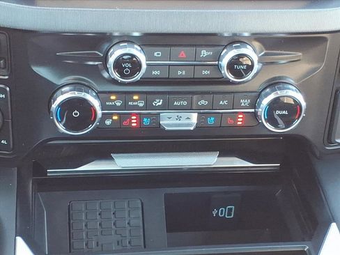 Used 2025 Ford F350 Platinum image 16