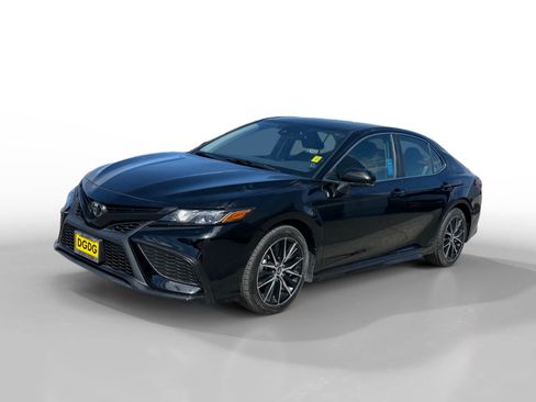 Used 2024 Toyota Camry SE FWD image 1