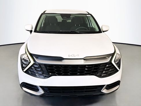 Used 2023 Kia Sportage LX image 2