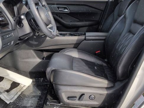 Used 2021 Nissan Rogue Platinum image 12