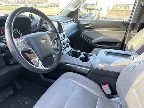 Used 2017 Chevrolet Suburban LT image 12