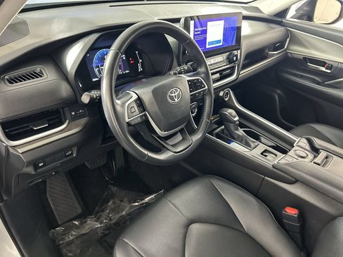 Used 2025 Toyota Grand Highlander AWD image 12