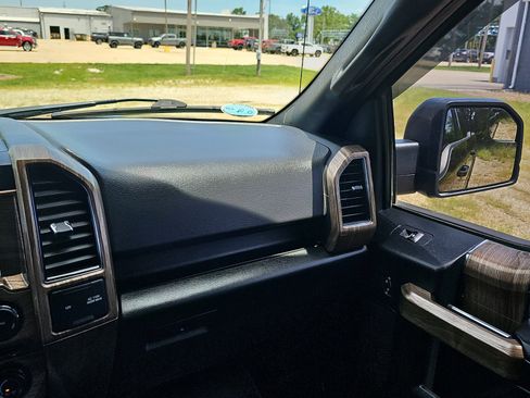 Used 2018 Ford F150 XLT w/ Equipment Group 302A Luxury AWD/4WD image 32