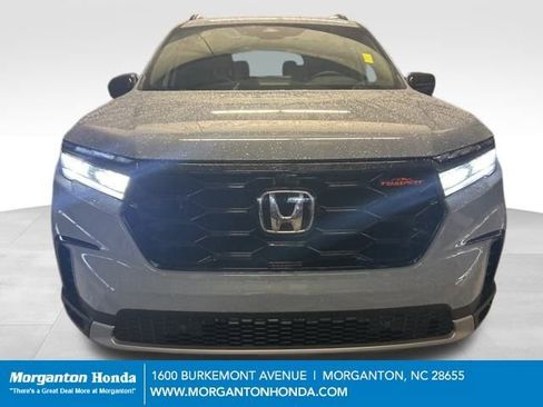 Used 2025 Honda Pilot TrailSport image 3