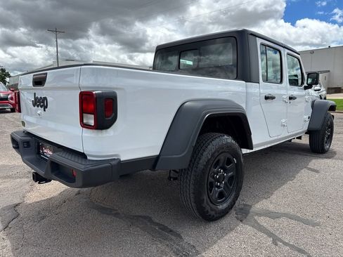 Used 2024 Jeep Gladiator Sport AWD/4WD image 4