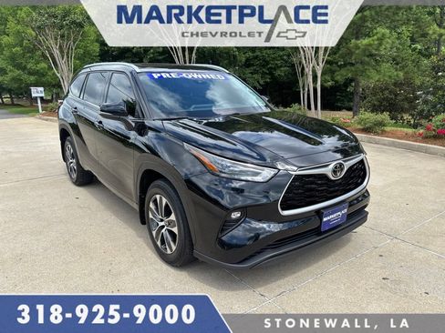 Used 2022 Toyota Highlander XLE FWD image 1