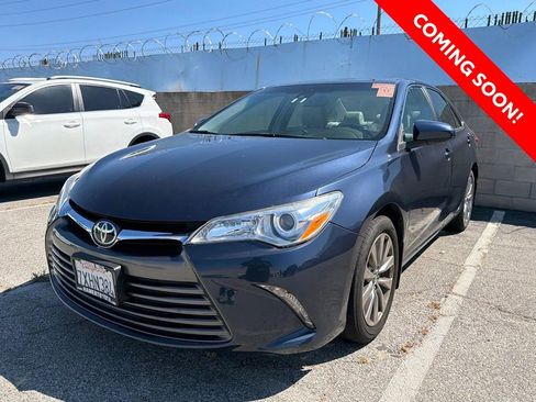 Used 2017 Toyota Camry XLE w/ Moonroof Package FWD image 3