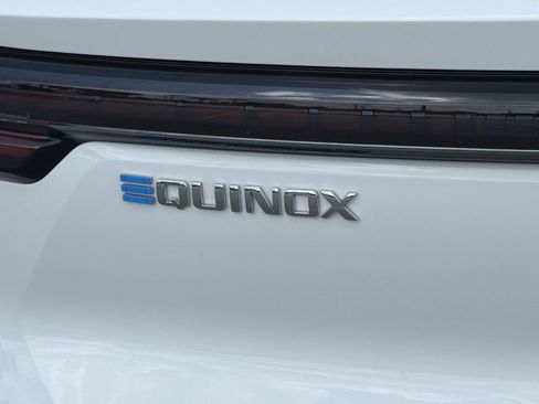 Used 2025 Chevrolet Equinox EV LT FWD image 9