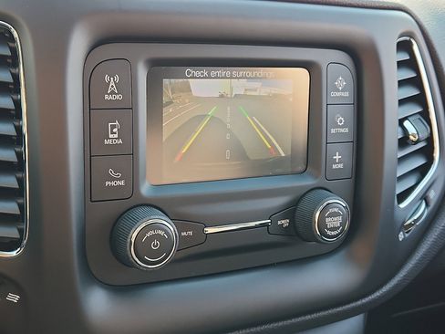 Used 2018 Jeep Compass Sport w/ Cold Weather Group image 17