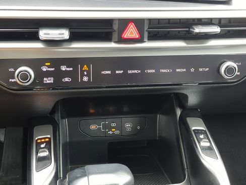 Certified 2024 Kia Sorento S image 21