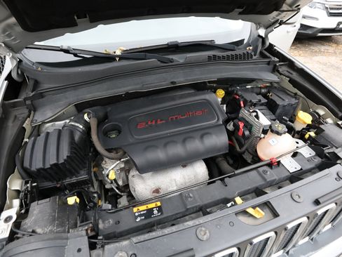 Used 2016 Jeep Renegade Latitude image 26