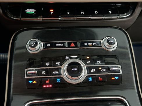 Used 2023 Lincoln Nautilus Reserve image 19