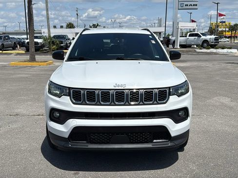 Used 2024 Jeep Compass Latitude AWD/4WD image 9