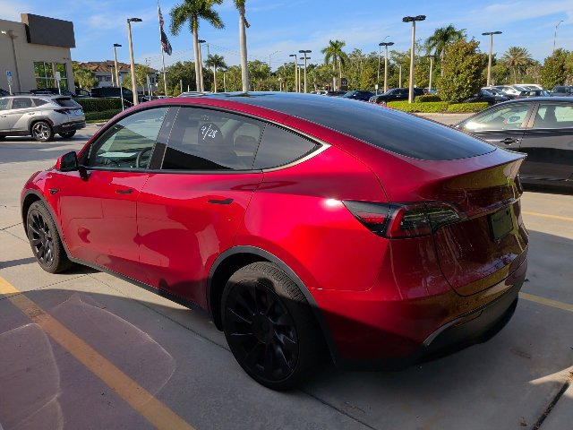 Used 2024 Tesla Model Y Long Range AWD/4WD image 3