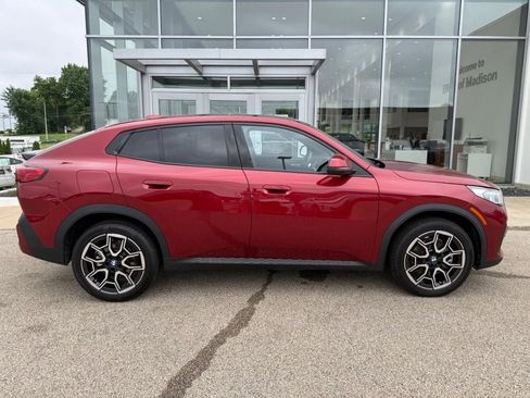 Used 2025 BMW X2 xDrive28i AWD/4WD image 2