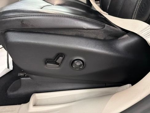 Used 2022 Chrysler Pacifica Touring-L FWD image 10