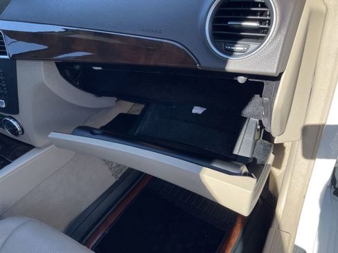 Used 2013 Mercedes-Benz C 300 4MATIC Sedan image 33