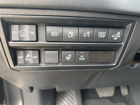 Used 2024 Toyota Tundra Platinum AWD/4WD image 9