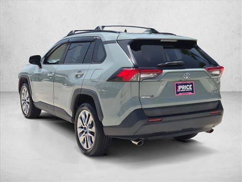 Used 2019 Toyota RAV4 XLE Premium w/ Cold Weather Package FWD image 7