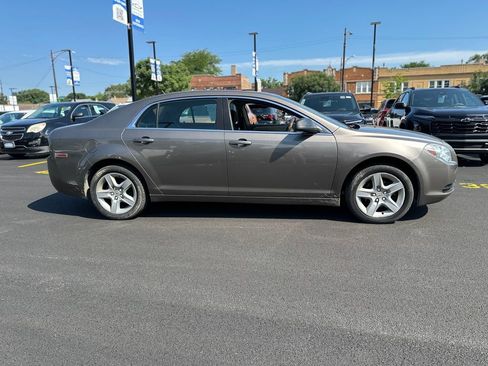 Used 2010 Chevrolet Malibu LS FWD image 2