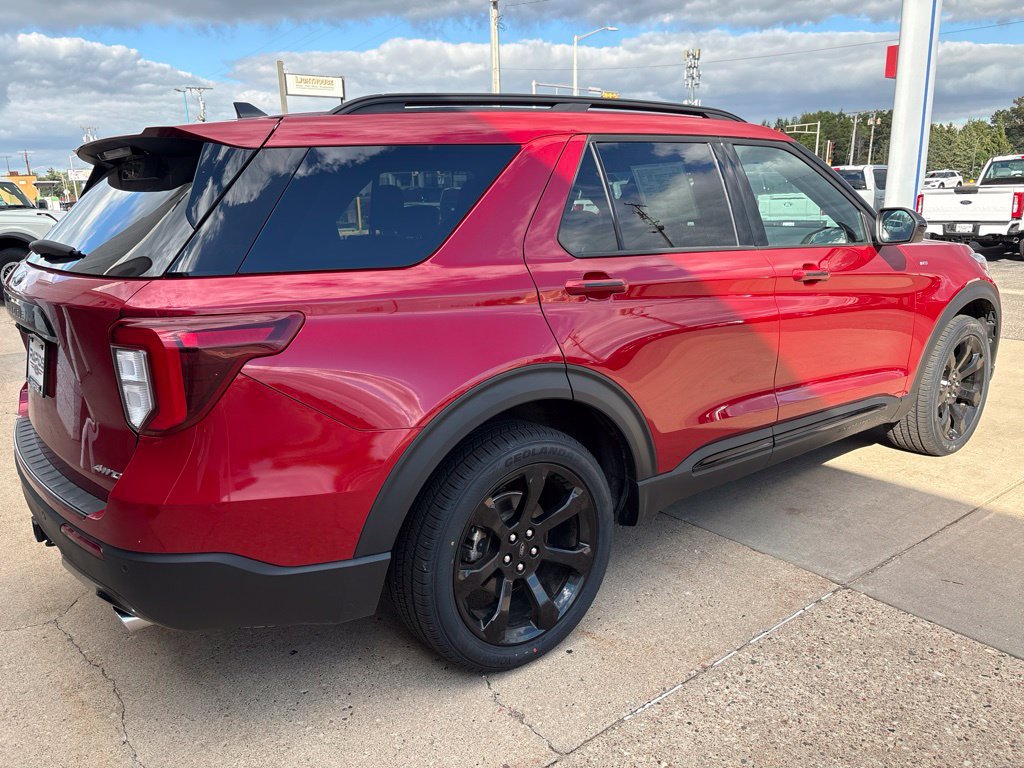 Used 2024 Ford Explorer ST-Line w/ Class IV Trailer Tow Package AWD/4WD image 9