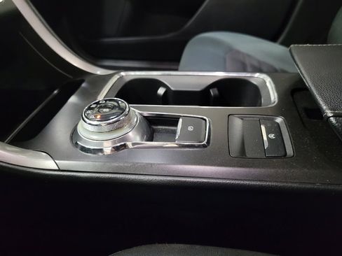 Used 2018 Ford Fusion SE w/ Fusion SE Technology Package FWD image 26