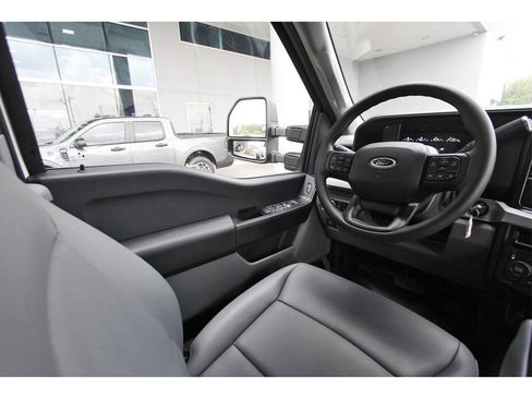 New 2025 Ford F550 4x4 Supercab Super Duty image 7